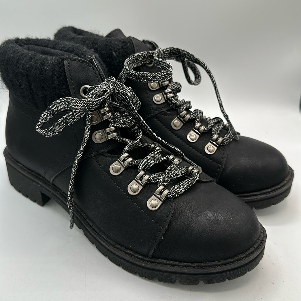 Time & Tru black winter / hiking boots, size 6.5
